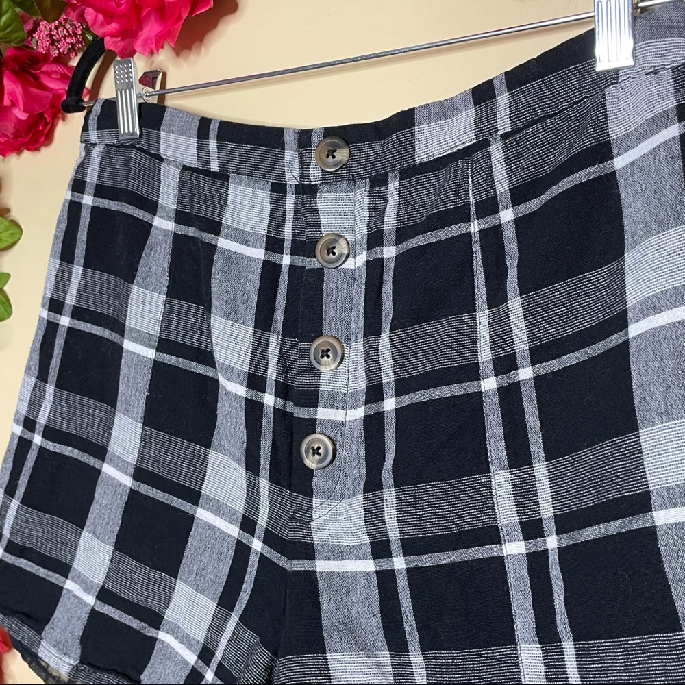 American Eagle Black & White Plaid High Waisted Shorts Size L - Picture 2 of 8